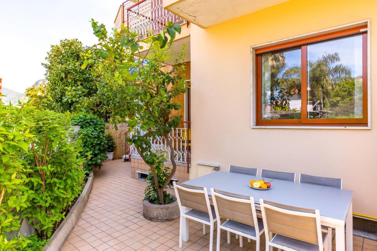 Apartamento Il Riccio Di Mare A 5 Minuti Da Sorrento Sant'Agnello Exterior foto